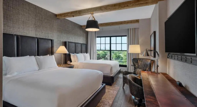 Четырёхместный номер Standard Hotel Drover, Autograph Collection