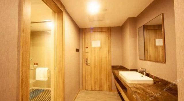 JUN hotels