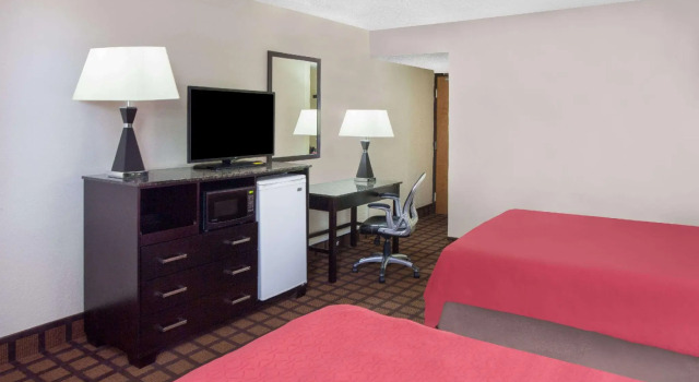 Четырёхместный номер Standard Super 8 by Wyndham Chicago IL