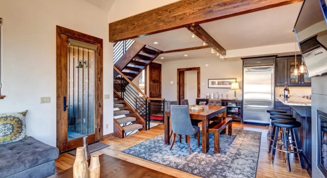Stunning Home Main st. Walk Everywhere! Sleeps 12!, Rezerwuj Hotel Hotele w Vail Ski z parkingiem, Parking