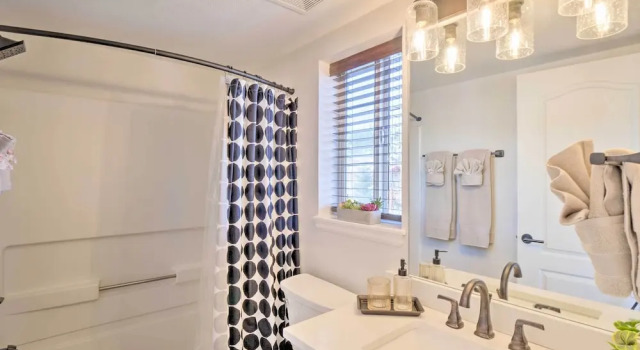 Апартаменты с 2 комнатами Balcony & Hot Tub Access: Modern Breck Escape!