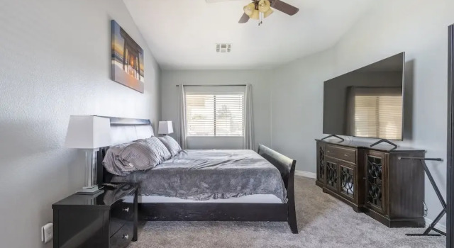 Cozy Sun-kissed Desert Oasis 4 Bedroom Home by RedAwning, 预订 酒店 梅萨 凤凰城都市区