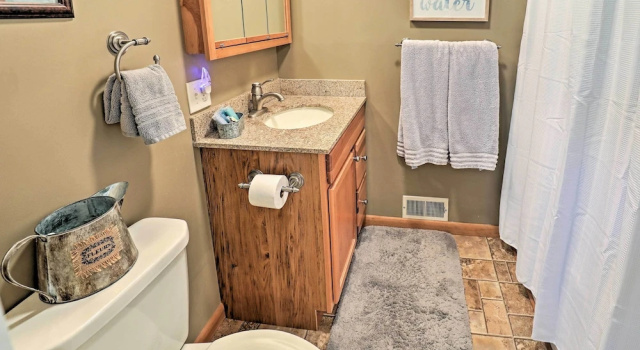 Коттедж с 3 комнатами Auburn Vacation Rental Home Near Owasco Lake!