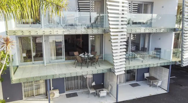 Paihia Beach Front 2 bedroom Apartment, Rezerwuj Apartament Hotele w Auckland Region z parkingiem, Parking