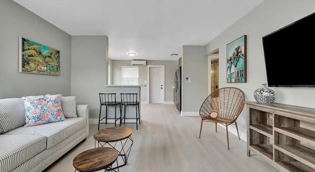 Апартаменты Cozy 1BR Seaside, Steps to Hollywood Beach & More