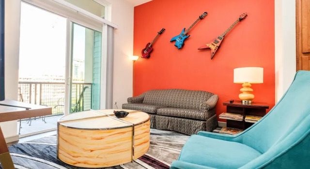 CrashPad Downtown Houston, Забронировать Отель Хьюстон - центр города Хьюстон, рядом с Станция хьюстонского скоростного трамвая "Белл"