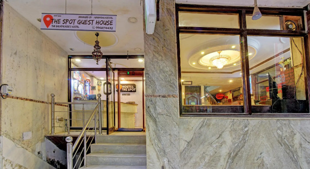 OYO 2064 Hotel The Spot