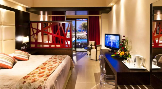 Полулюкс с видом на море Oceanis Beach & Spa Resort