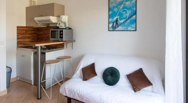 Nice Studio with balcony in quiet residence close to all amenities, Забронировать Апартаменты/квартира Отели Fabron с парковкой, Парковка