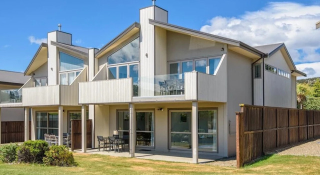 Toodle's Wanaka Luxury with Mountain Views
