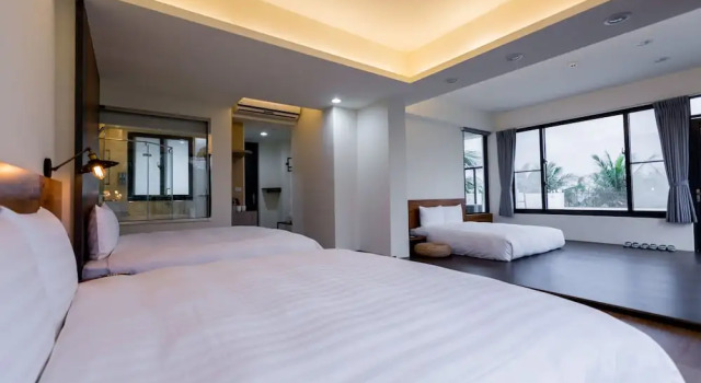 Номер Standard с балконом Rich Sunshine Inn