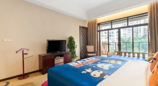 Семейный люкс с балконом Poly Hotspring Guiyang Hotel