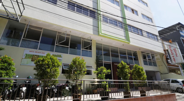 Hotel Golden Sari, Book Hotel Hotels in Sulawesi with Parking, Parking