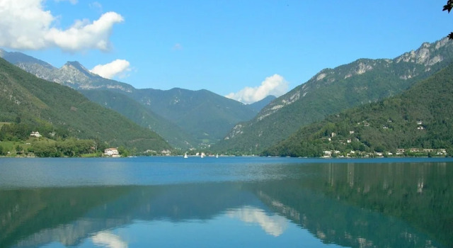 Коттедж On a Residence, Near the Lake, With Swimming Pool and Terrace