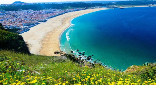 Коттедж Nazare with Garden and Barbecue