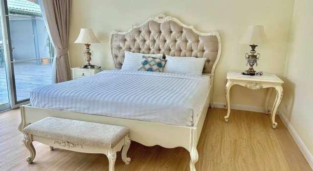 5 Bedrooms Villa 5 min Walk to Bangtao Beach