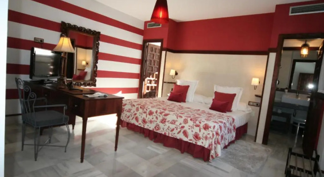 Полулюкс Hostal Palacio San Bartolomé