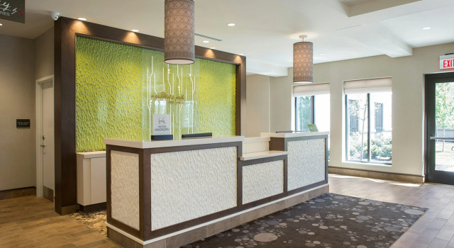 Hilton Garden Inn Akron, Varaa Hotelli Akron 