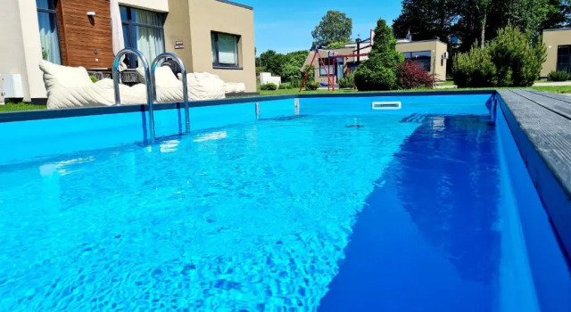 SEA GARDEN house, Kunigiškiai, Boek Hotel Hotels in Klaipėda met zwembad, Zwembad