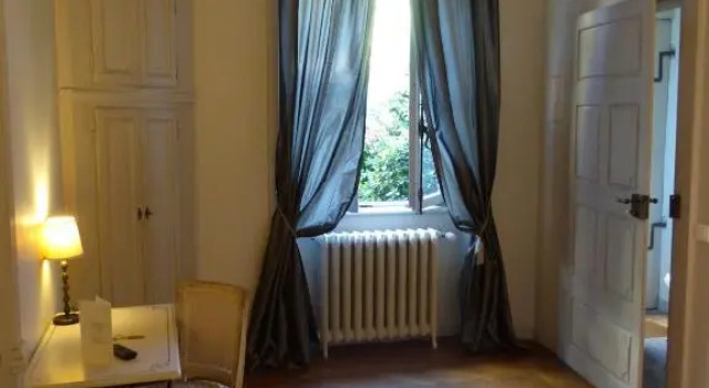 Résidence Charles Quint, Забронировать Отель Отели Безансона с парковкой, рядом с House of Victor Hugo, Парковка