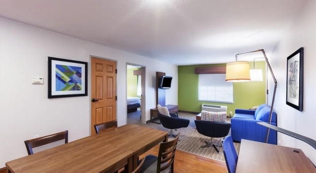 Люкс c 1 комнатой Holiday Inn Express & Suites Tulsa S Broken Arrow Hwy 51 by IHG