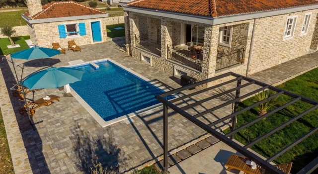 Villa Zizi in Vrsi With 4 Bedrooms and 3 Bathrooms, Забронировать Вилла Отели в центре Врси, в центре