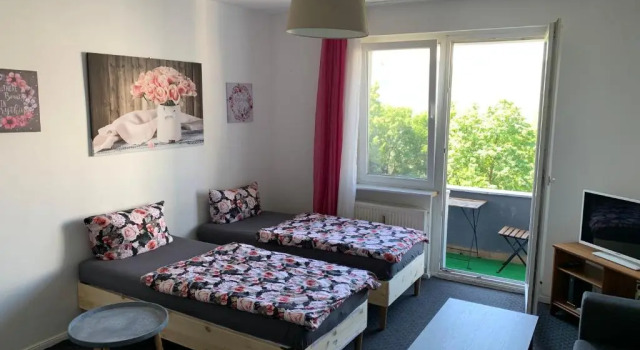 BERLIN entdecken im SZENEKIEZ, Book Hotel Neukölln Berlin, near Boddinstrasse