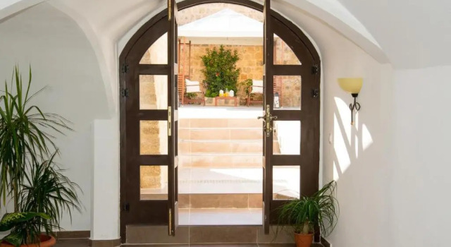 Villa Leon - Private courtyard serenity, Забронировать Вилла Коттеджи Родоса, рядом с Городской центр культуры, Коттедж