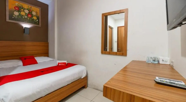 Номер Standard RedDoorz Syariah near Simpang Surabaya Aceh