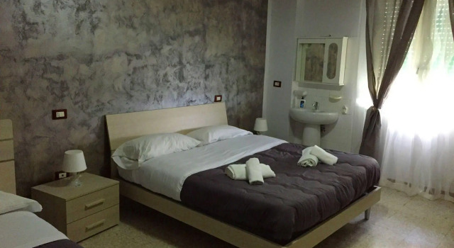 LUCIGNOLOROOM stazione centrale Napoli, Buchen Sie Bed & Breakfast Neapel Kampanien, in der Nähe von Centro Direzionale
