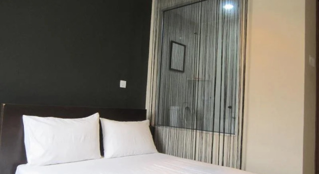 Three Top Hotel