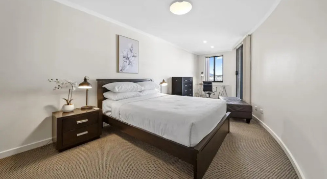 Inner-city 2-bed With Parking, Pool, Gym & BBQ