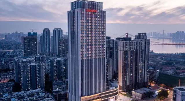 Hampton by Hilton Wuhan Yellow Crane Tower, Rezerwuj Hotel Hotele w Wuhan z parkingiem, w pobliżu Yellow Crane Tower, Parking