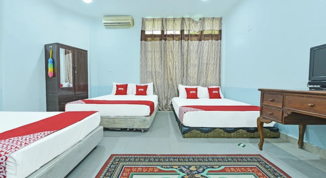 Люкс OYO 90441 Cz Traveler's Hotel