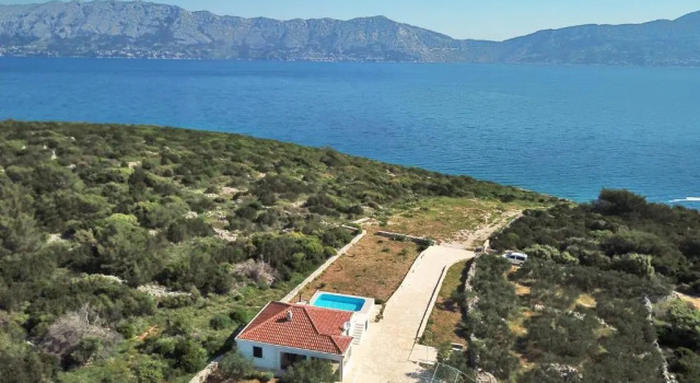 Коттедж с 2 комнатами Robinzon Villa Zavala