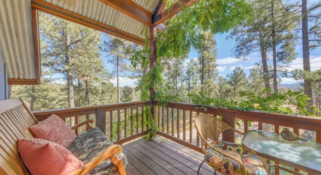 Апартаменты 2 Mi to Village of Ruidoso! Little Pine Cottage