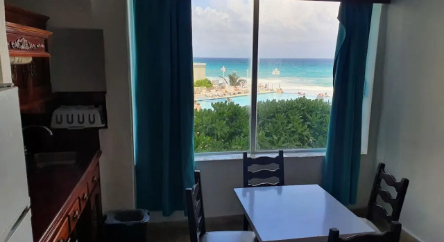 Полулюкс Cancun Plaza Condo Mexico