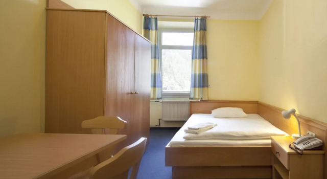 Одноместный номер Standard с балконом Euro Youth Hotel & Krone