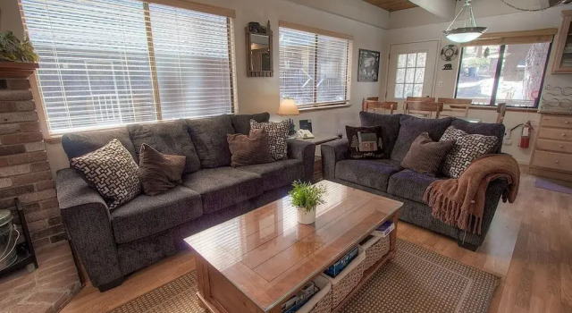 Cozy Mountain Hideaway 3 Bedroom Home by RedAwning