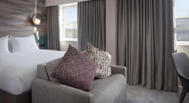 Двухместный с диваном номер Superior DoubleTree by Hilton Bath