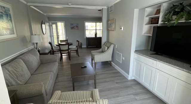 Люкс Цокольный этаж с 2 комнатами Marco Island Lakeside Inn