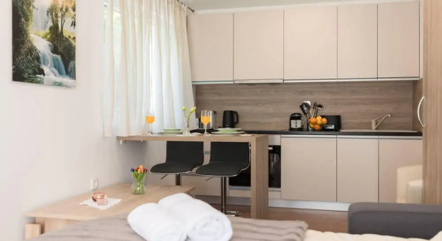 Studios and room Solis ideal for couples, Prenota Hotel Hotel a Isole Quarnerine con parcheggio, Parcheggio