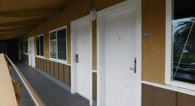 Номер Standard Ocean Palms Motel