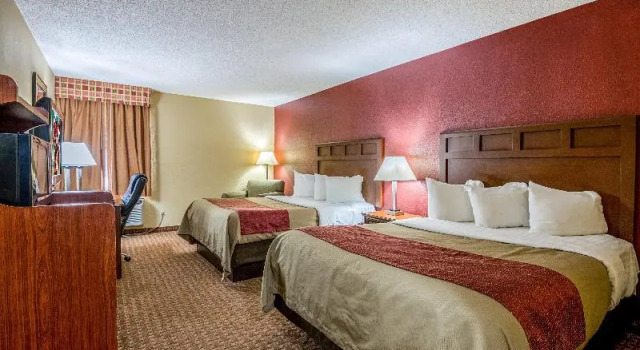 Четырёхместный номер Standard Red Roof Inn & Suites Little Rock