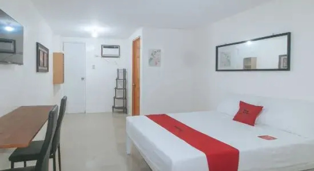 RedDoorz @ FCCG GoldMoon Boutique Hotel