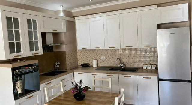 Zoo apartament Tirana, Забронировать Апартаменты/квартира Отели области Тираны с парковкой, Парковка