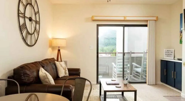 Апартаменты Fantastic Condo Pool Fireplace