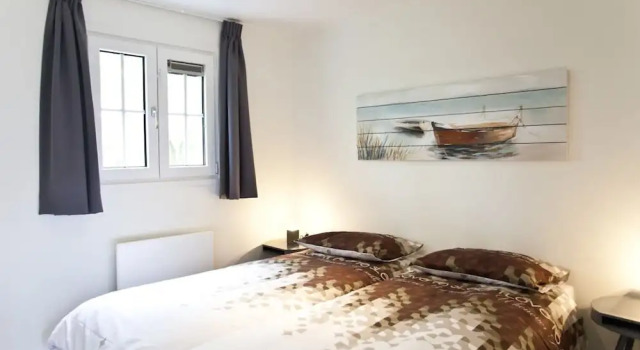 Nice Chalet With Dishwasher, Near the Veluwemeer, Book Chalet Hoteller i Nijkerk med pool, Swimmingpool