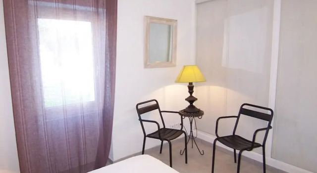 APARTMENT CHIOLA RDC - BEACH ON FOOT- SOLARO Apartment 1, Varaa Huoneisto  