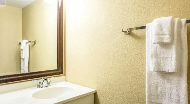 Четырёхместный номер Standard Americas Best Value Inn Fredonia NY